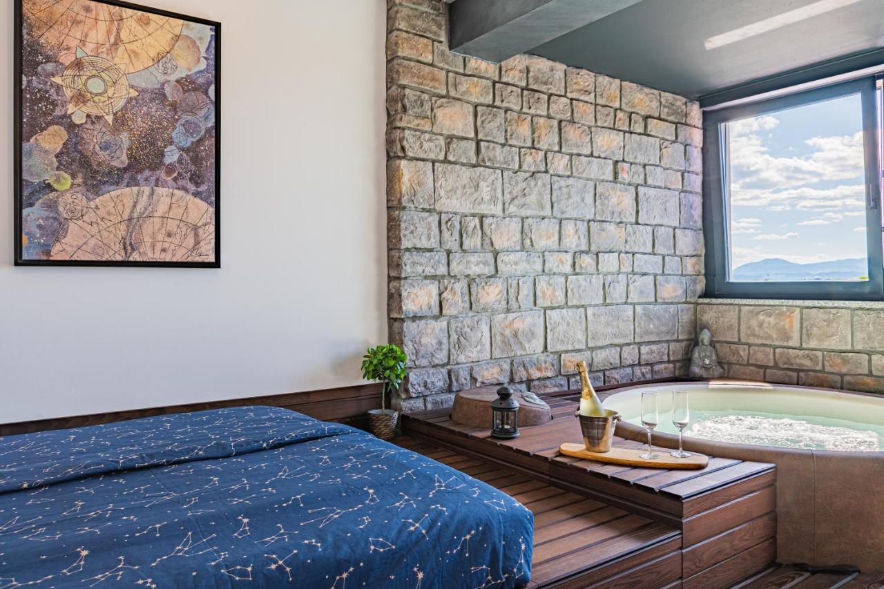 Repinc: Smart Luxury With Jacuzzi In