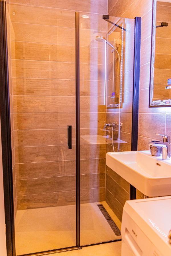 Apartment Repinc: Smart Luxury With Jacuzzi In *