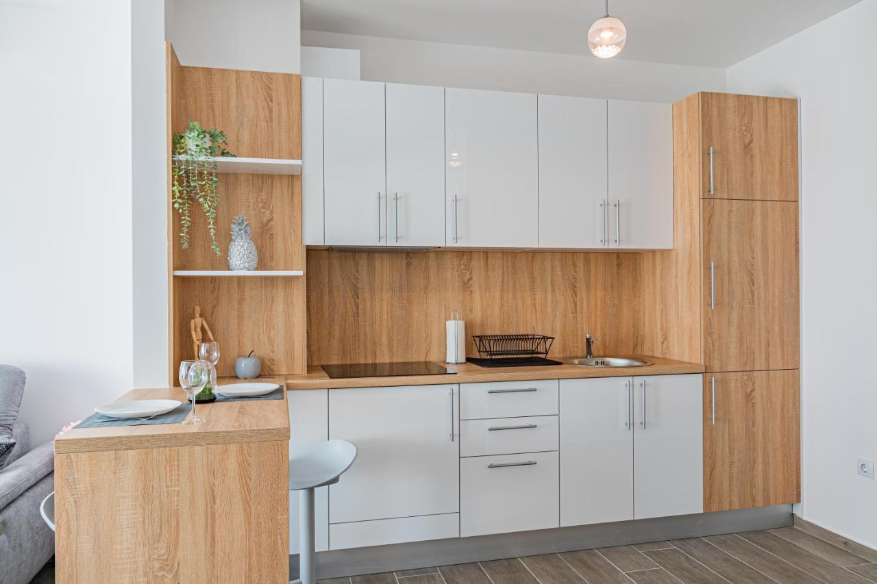 Apartment Repinc: Smart Luxury With Jacuzzi In *