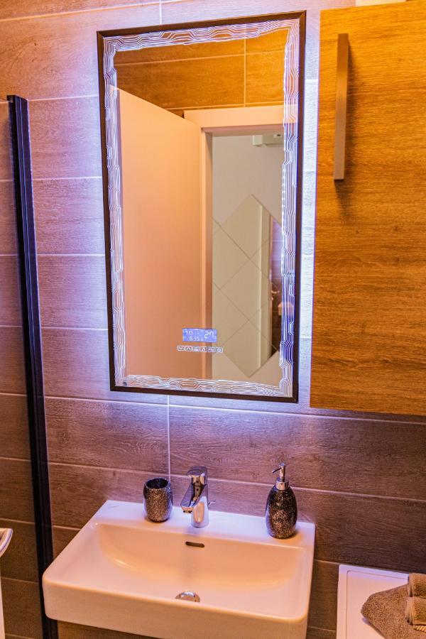 Apartment Repinc: Smart Luxury With Jacuzzi In